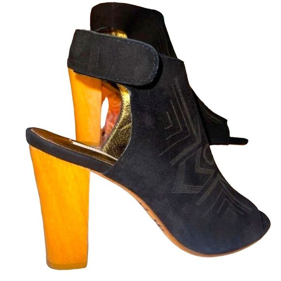 LIKE NEW! Cynthia Vincent Suede Booties​ - Picture 4 of 7